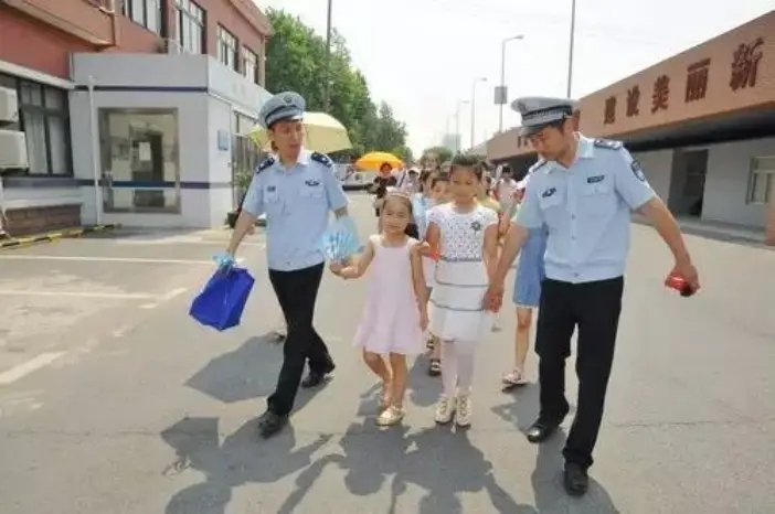 2025未成年人办卡全解析:14/16岁政策与合规流程指南-赫兹号卡网-赫兹通讯