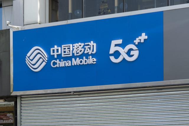 “免费”手机背后有何猫腻?揭秘电信携号转网套路与老年人防骗指南