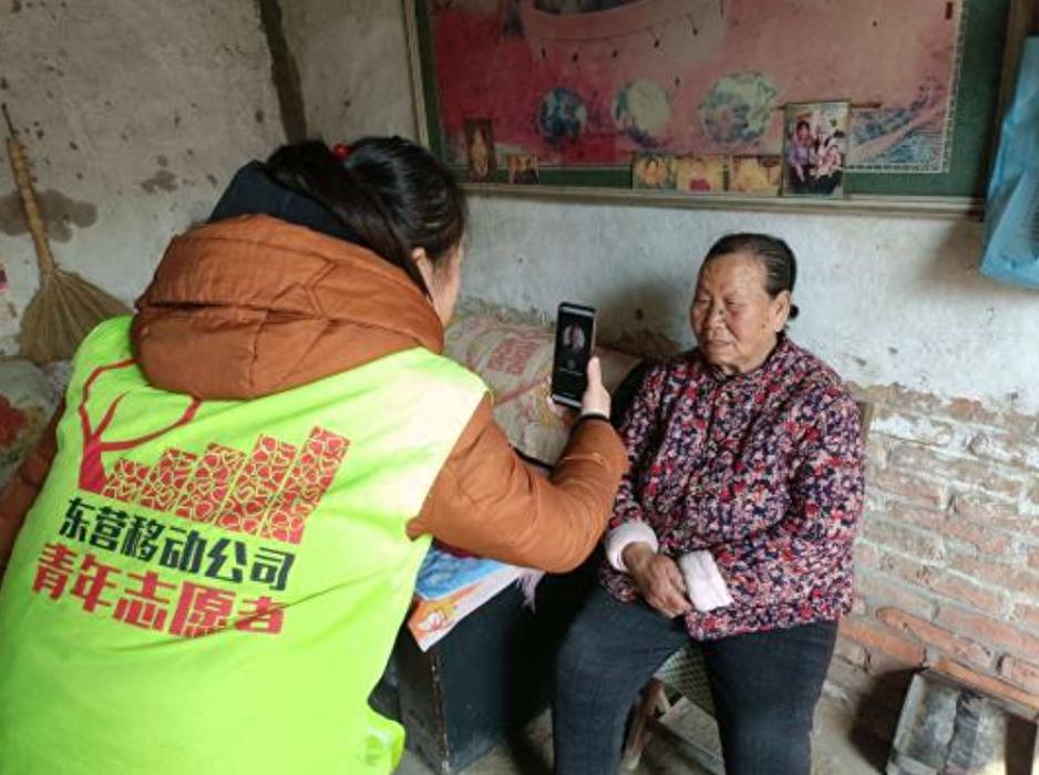 老人手机卡坏咋办?移动上门补卡暖人心!-赫兹号卡网-赫兹通讯