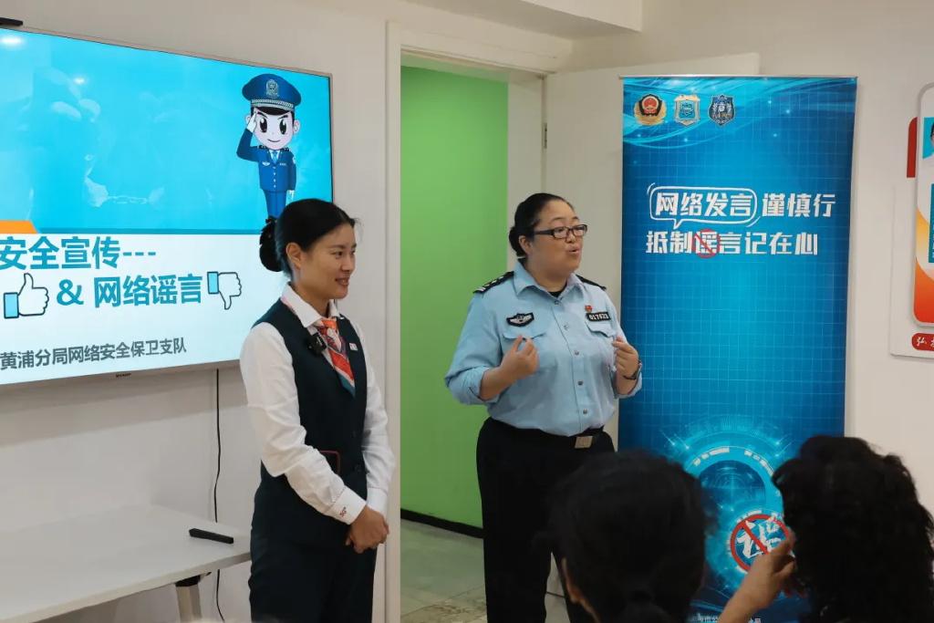 上海联通重阳节开展系列助老活动,助力老年人跨越“数字鸿沟”