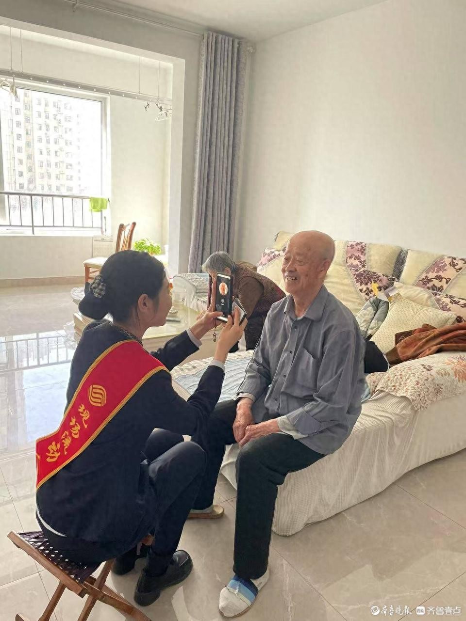 山东移动聊城分公司暖心服务,上门为老人解决手机卡问题获赞-赫兹号卡网-赫兹通讯
