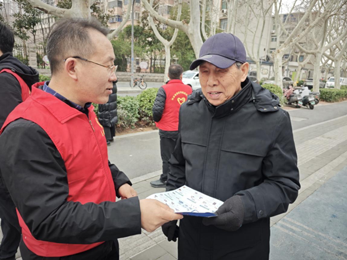 咋防电信诈骗?河南移动进社区宣传反诈知识-赫兹号卡网-赫兹通讯